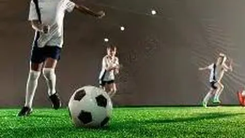 邵佳一首场执教备受瞩目，董路看好青岛沧州较量，赞其备战充分