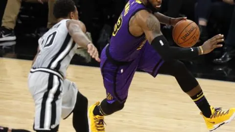 哈尔滨2月3日举行亚冬会火炬传递活动——新华网资讯