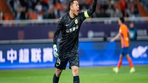 巴特勒追梦携手亮相中国，勇士官方公布全球之旅精彩合影